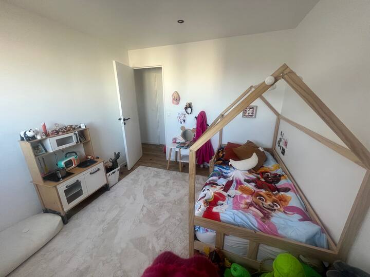 חדר שינה 90x200 מיטה + מיטה מתקפלת 90x200 מיטת קפיץ