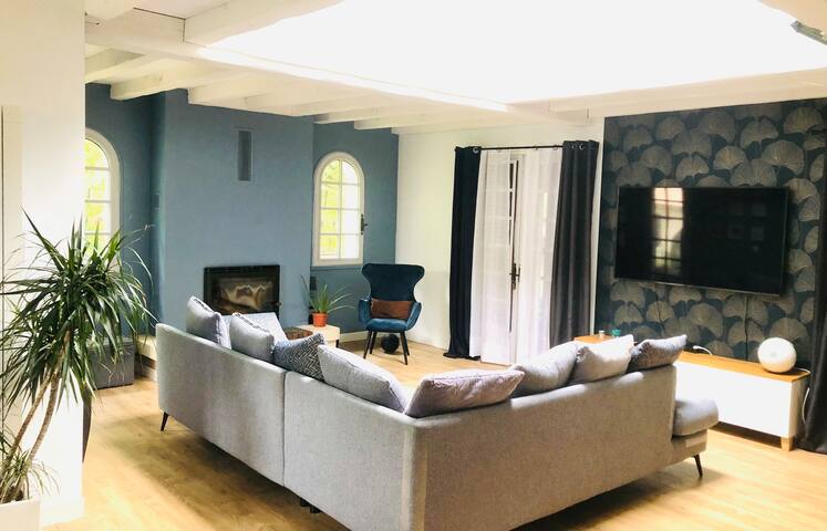 Maison arborée piscine gallery image 2