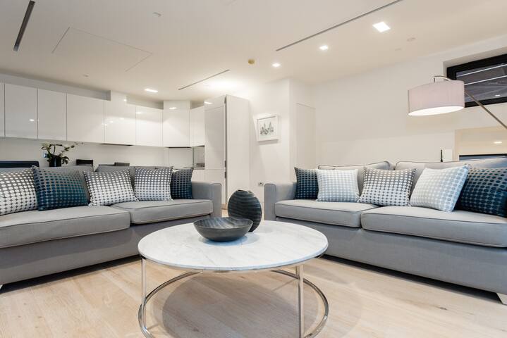 Luxurious Penthouse in Trafalgar Square