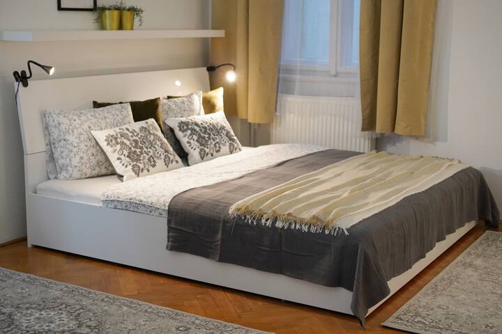 NEW! Mucha 3BDR Flat in HEART of the City Center gallery image 2