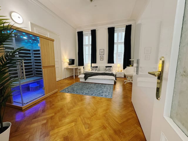NEW! Mucha 3BDR Flat in HEART of the City Center