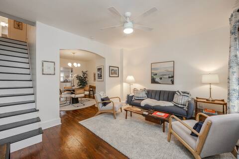 J. Pyle House Main Street Location Dog Friendly!