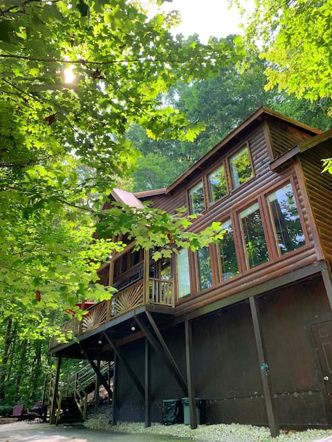 Mountain Retreat-Hot Tub, Pool Table, RRG, WiFi
