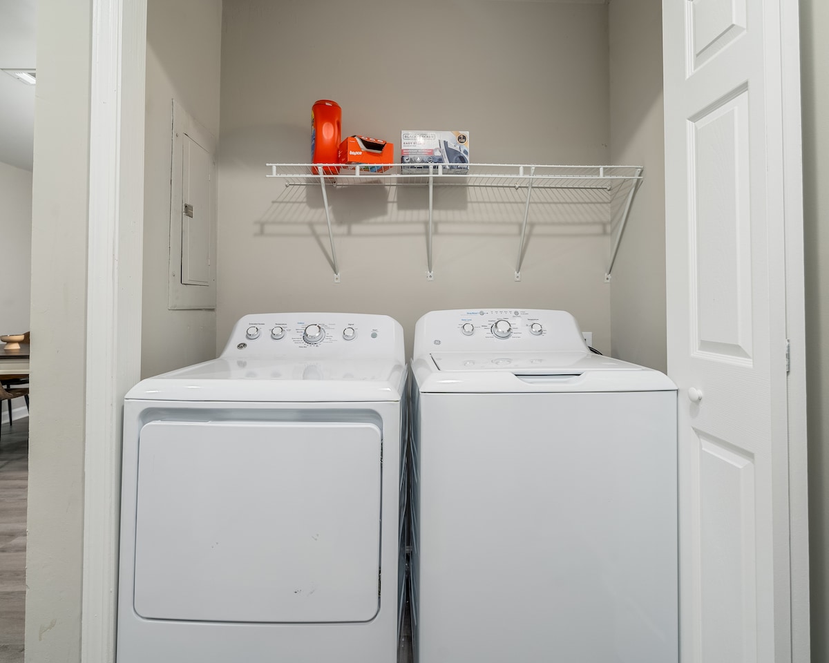 Newly Renovated 2 Beds/2 Private Baths Townhome