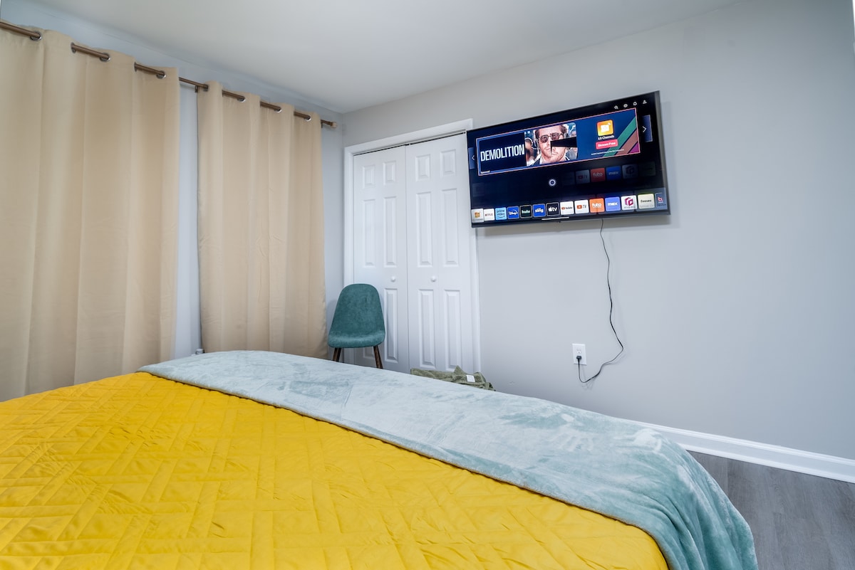 Newly Renovated 2 Beds/2 Private Baths Townhome