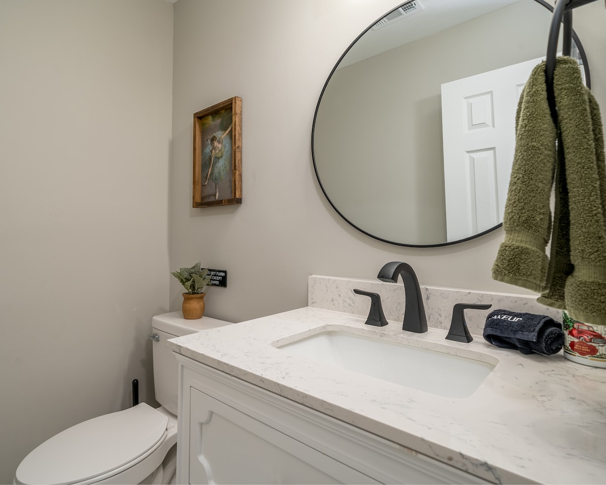 Newly Renovated 2 Beds/2 Private Baths Townhome