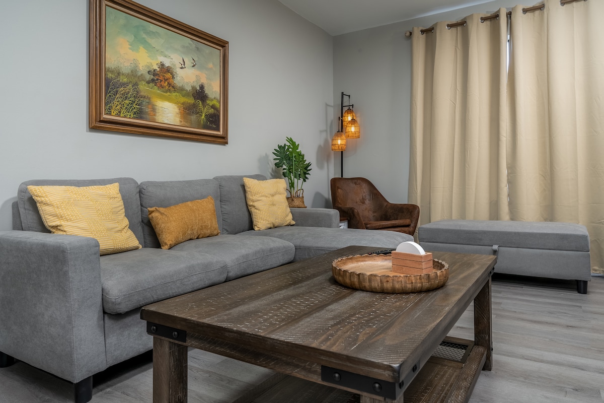 Newly Renovated 2 Beds/2 Private Baths Townhome