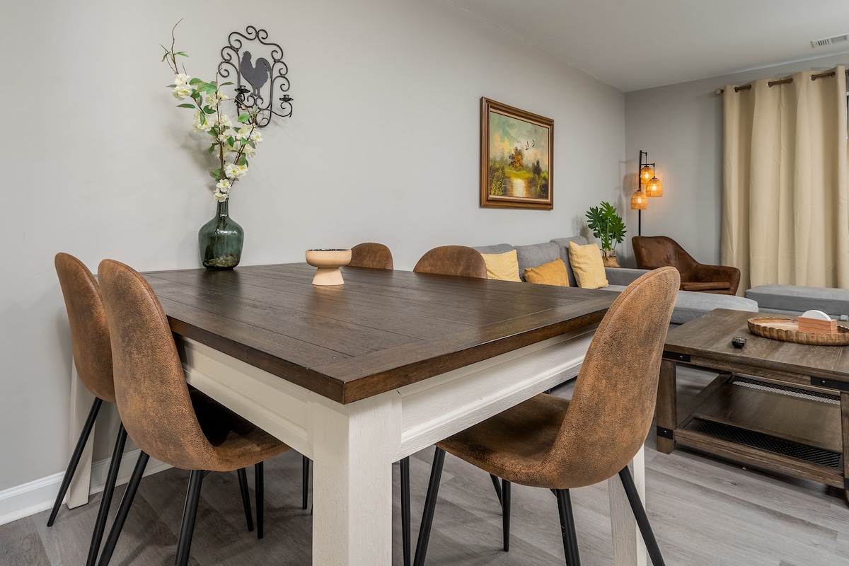 Newly Renovated 2 Beds/2 Private Baths Townhome