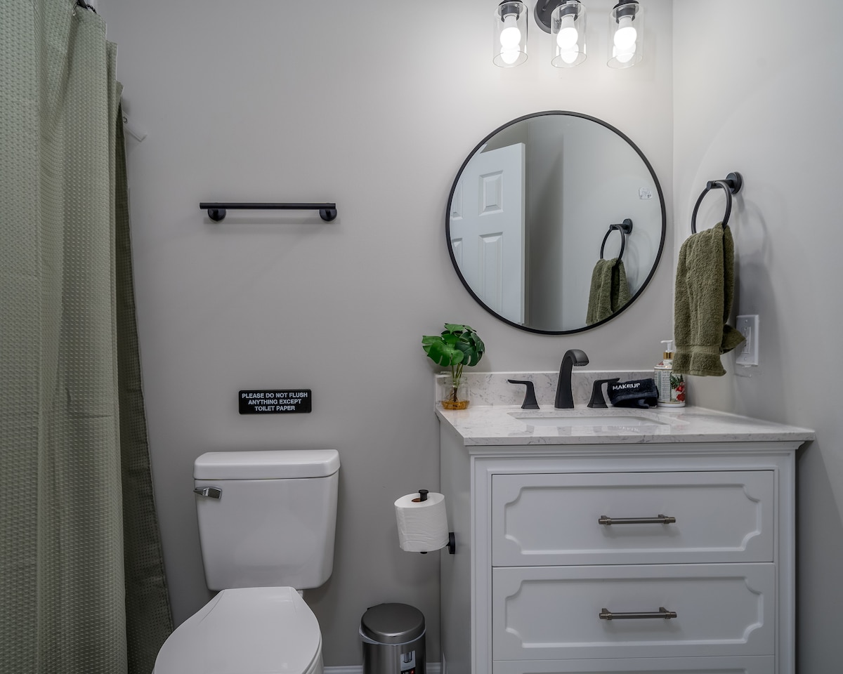 Newly Renovated 2 Beds/2 Private Baths Townhome