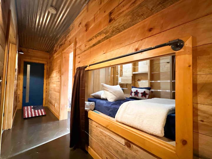 The cutest built in bunk!