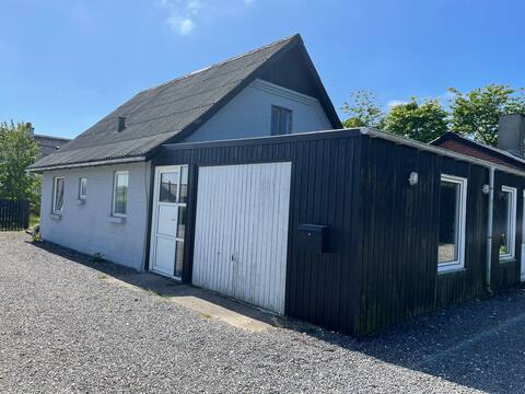 Cottage between Fjiord & Sea