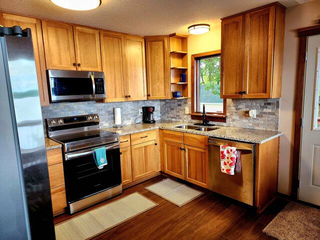 Big Marine Lakeside Retreat gallery image 3