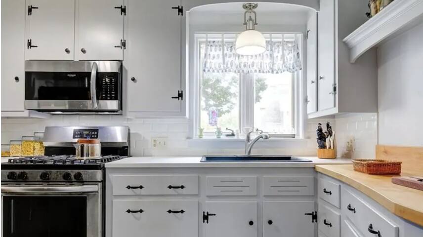 Bristol Harbor House gallery image 5