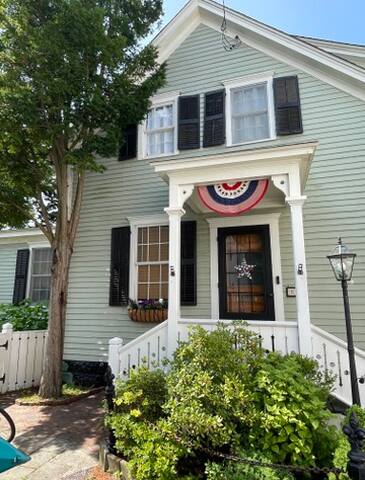 Bristol Harbor House gallery image 3