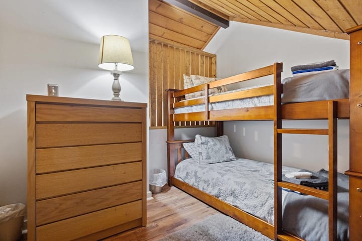 Loft con literas | ¡3 camas individuales!