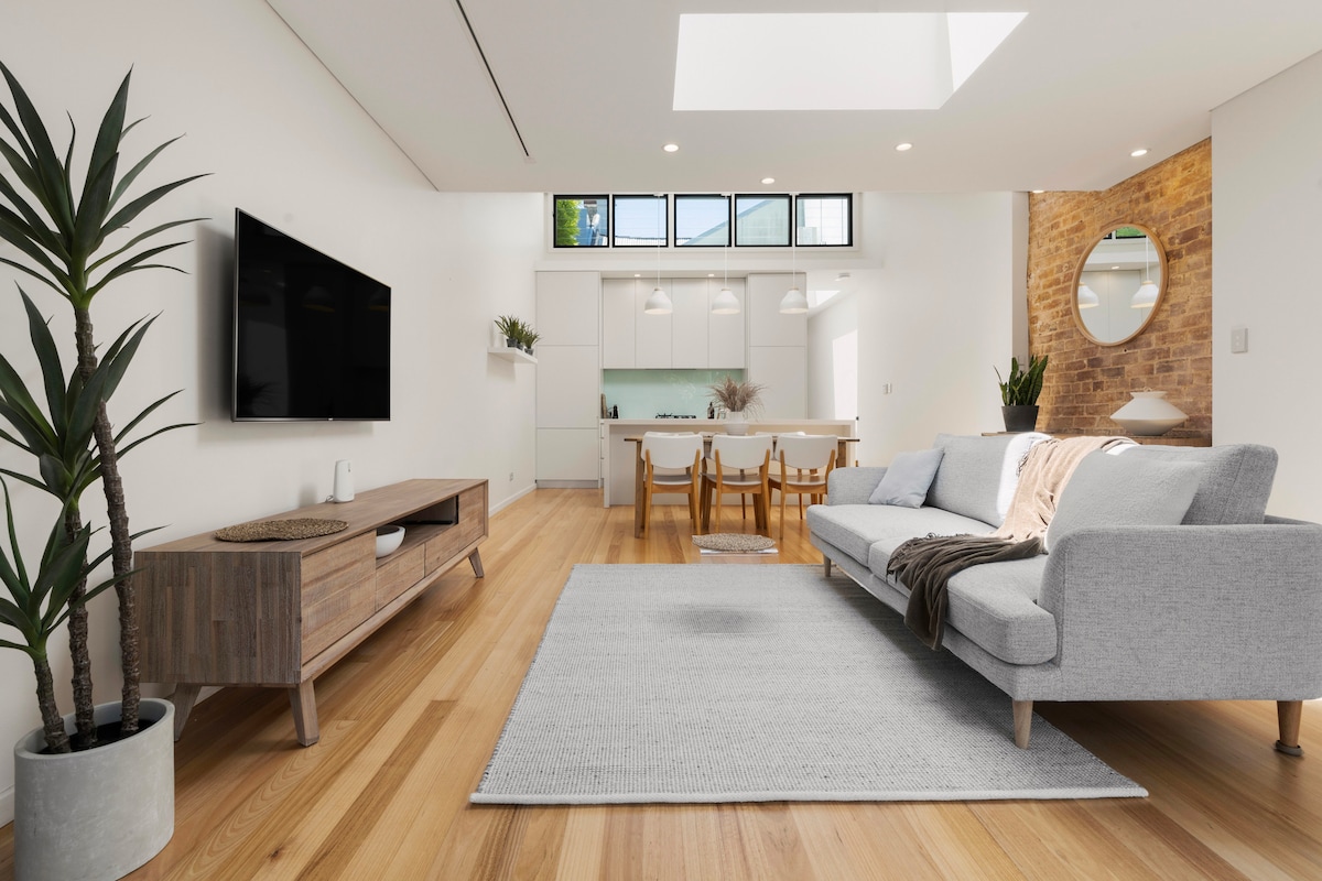 Popular Airbnb listing: Luxe-Coastal Home at Manly Beach in Manly