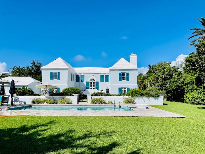 Buckingham West: Private Estate.