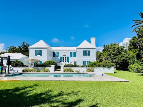 Buckingham West: Private Estate.