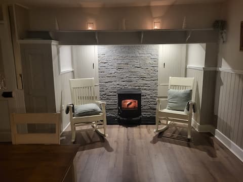 Cosy 3 bedroom Traditional Irish Farmhouse