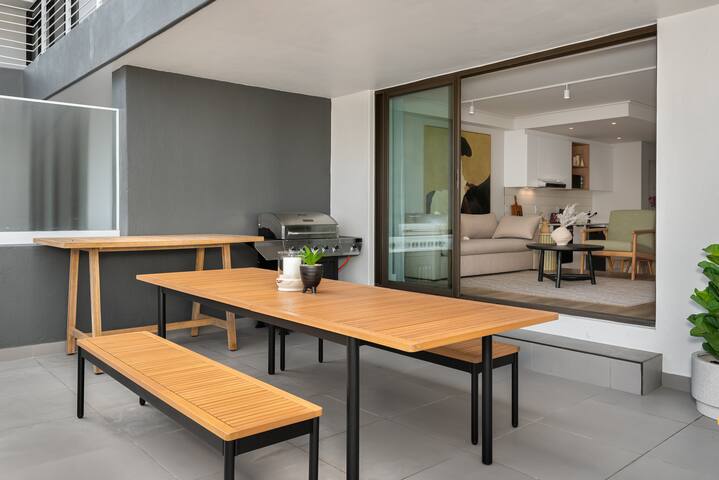 Designer Apartment in New Development in Sea Point gallery image 4