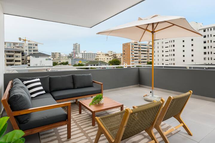 Designer Apartment in New Development in Sea Point gallery image 5