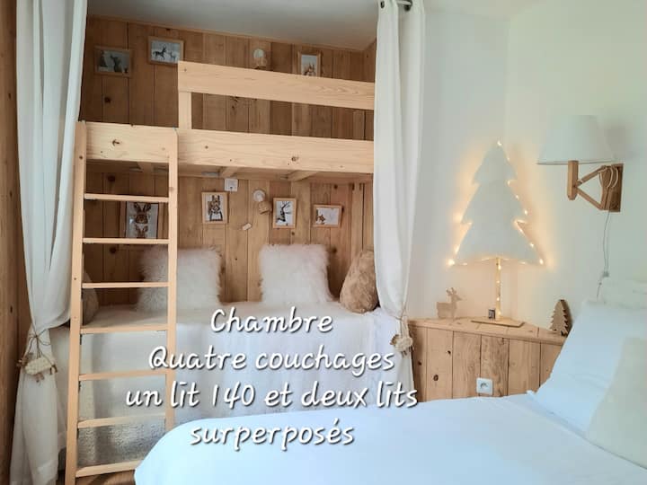 спална соба 4 кревета
- брачен кревет 140 см
- кревети на спрат за 2 кревета од 75 X 195 см
- прозорец без ориентација на поглед
Исток и поглед кон шумскиот парк 