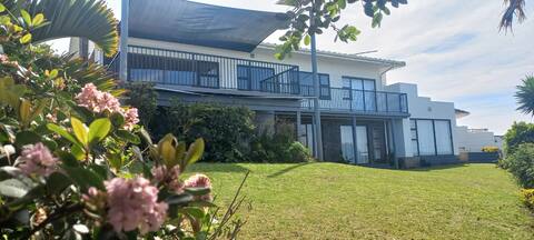 Gonubie Whale View sleeps 15 in 8 bedrms
1 house