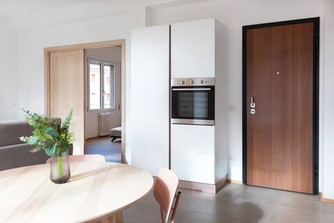 {Nuova Coccola} 5 Guests/ Nearby F1/ 3th Floor