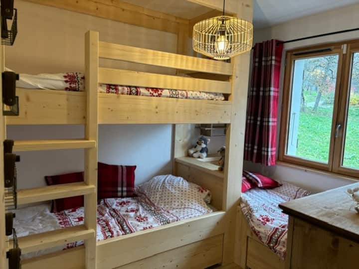 Dhoma e fëmijëve në katin përdhes