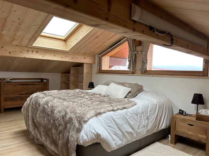 Dhoma më e madhe shumë e rehatshme