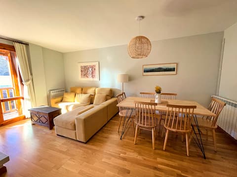 Propiedad de Airbnb exitosa: Apartment in the center of Benasque with a swimming pool en Benasque/Benás