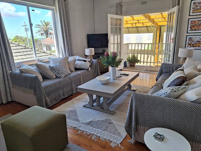 4-Bed Beach Retreat in Scenic Muizenberg gallery image 2