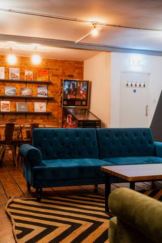 Huge Shoreditch Warehouse! Sleeps up to 12! gallery image 2