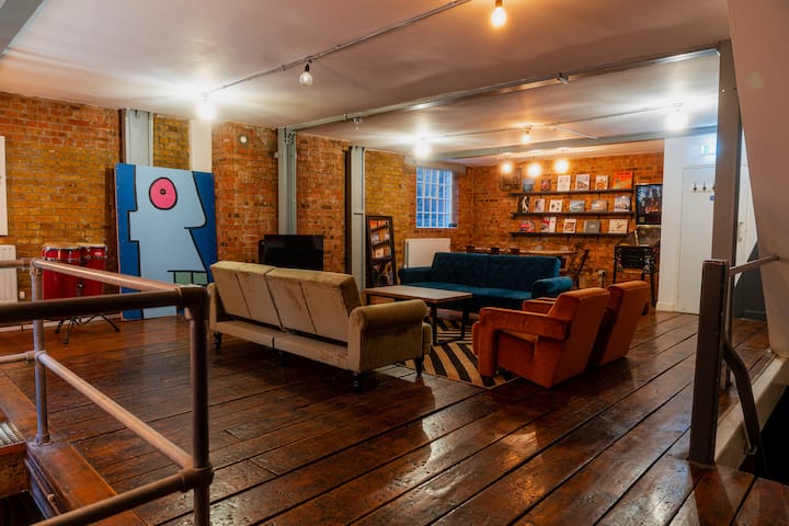 Huge Shoreditch Warehouse! Sleeps up to 12! - Flats for Rent in Greater ...