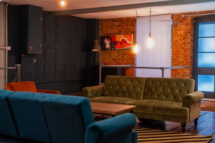 Huge Shoreditch Warehouse! Sleeps up to 12! gallery image 5