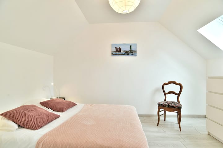 Dvojposteľová izba na poschodí s manželskou posteľou 140 x 190