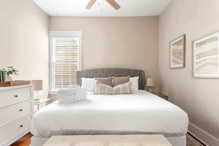 Chumba cha kulala #3: King Bed + TV