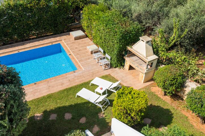 Homely 6Br Villa with Pool & Sea Views near Chania gallery image 3