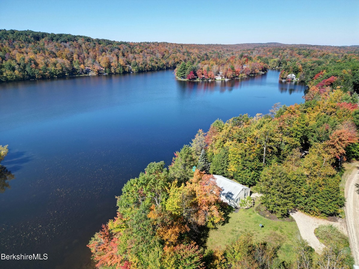 Lakefront Berkshire Retreat! Houses for Rent in Becket, Massachusetts