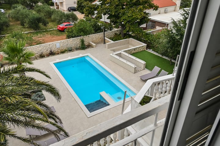 Two-bedroom Apartment - Balcony And Garden View - Novalja