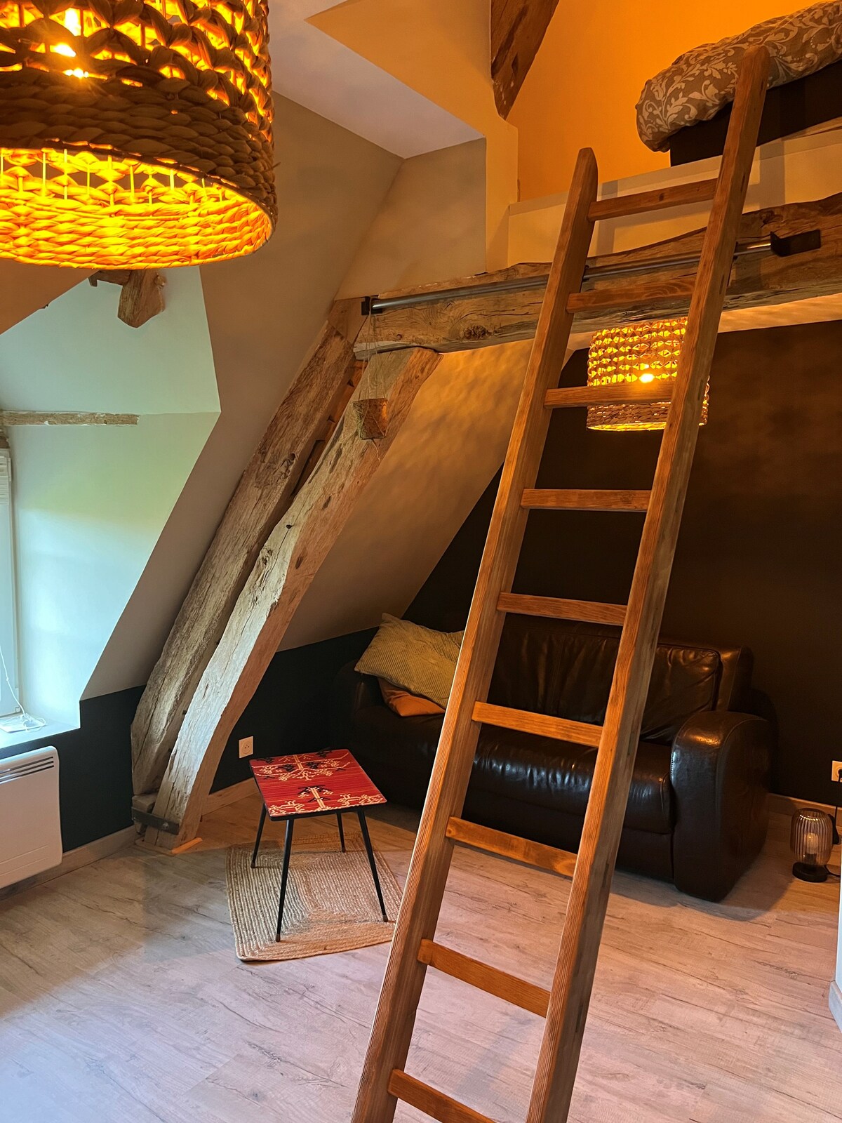 2号卧室配有夹层