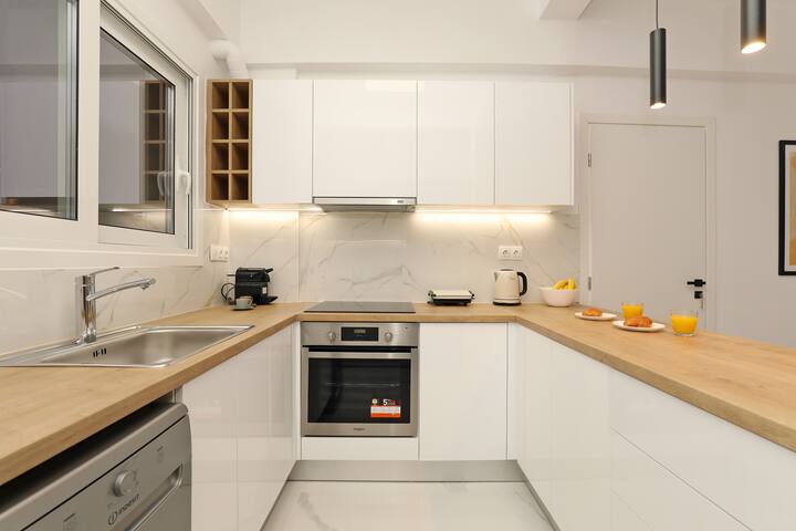 Golden Acropolis 3BD apartment gallery image 5