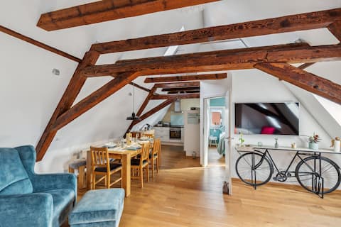 Flintstone - 2 BR apartment + Smart TV+ parking