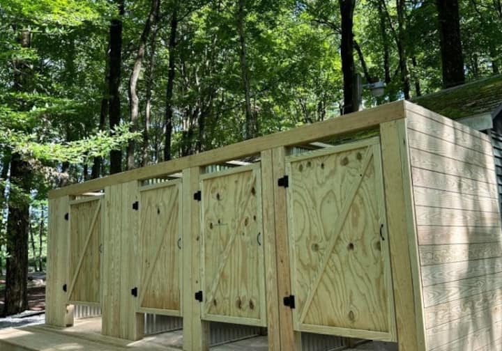 Poconos Glamping: Ferncrest King Bed Crest Tent - Lake Wallenpaupack, PA