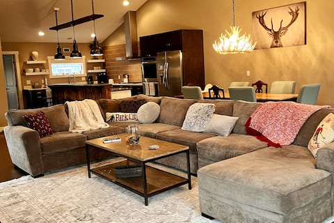 Top performing Airbnb: Deer Run Spacious Townhome 7 min walk to village in Ellicottville