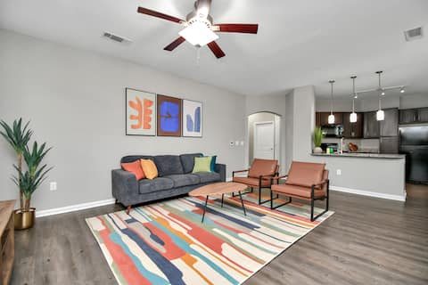 Charming Sienna 2/2 Apt, w/WD & private garage