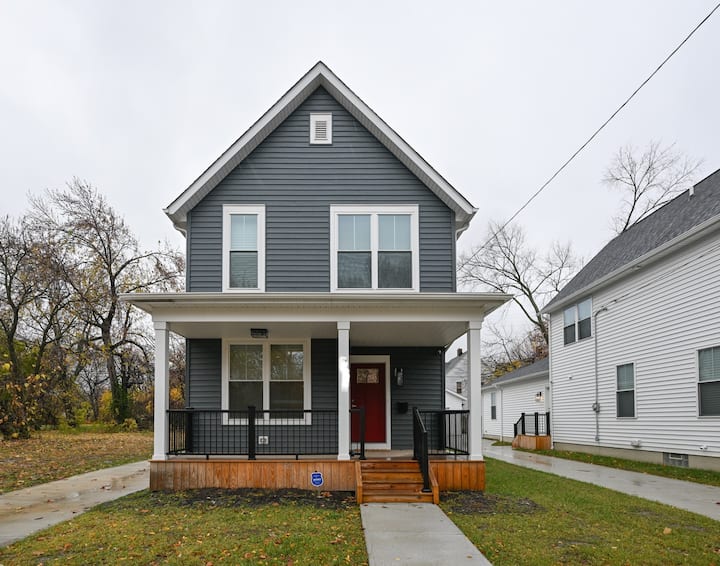 Walk To Cleclinic! 1st Floor Primarybr! 3br/2.5ba! - Cleveland, OH