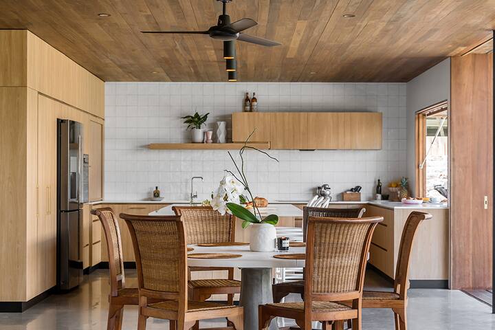 The Bay House – pool, central, pet/family friendly gallery image 2