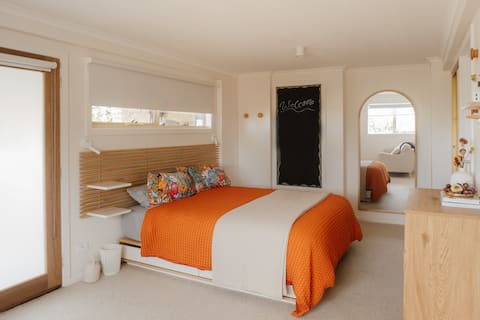 Blackmans Bay Apartment-Full kitchen, Netflix