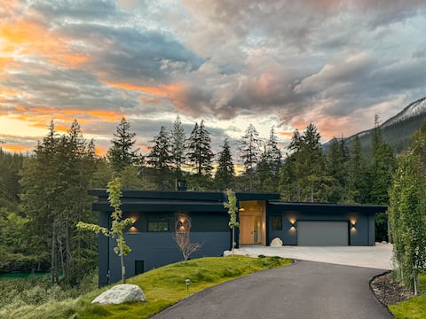 Luxury Whistler Riverside Chalet
